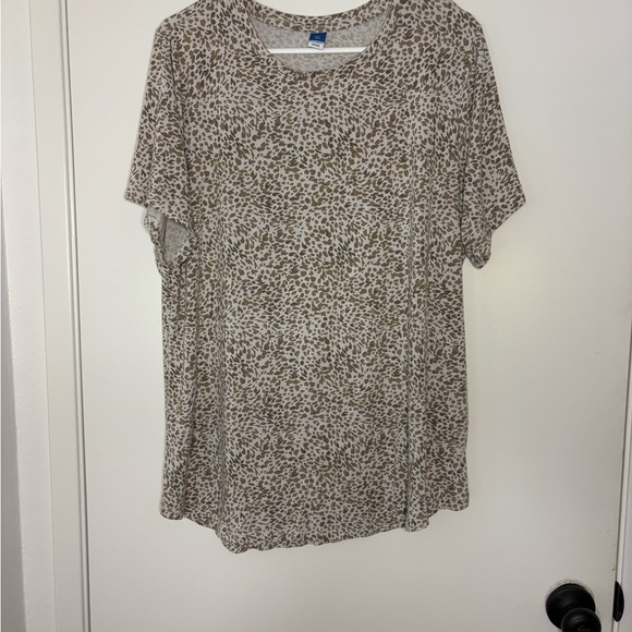 Old Navy Black and White Relaxed Short Sleeve Tee - Picture 1 of 2